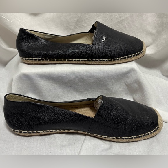 Michael Kors Black
Leather Espadrille
Slip-On Flats Size 9M - Picture 2 of 14